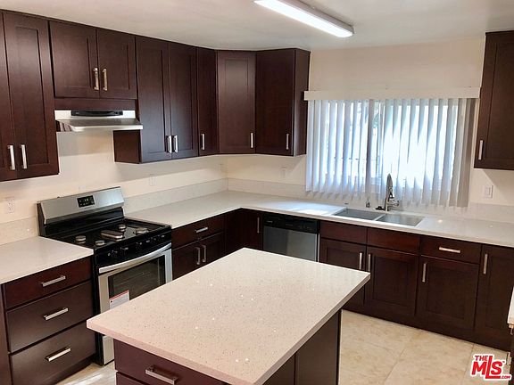 5th image of 823 S Grevillea Ave