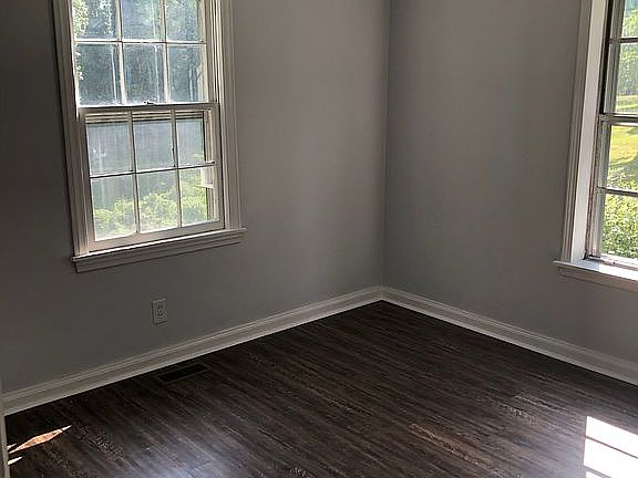 2nd image of 3814 Hoyt St