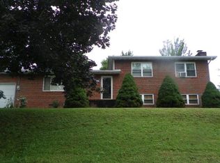 218 Madison Ave, Crab Orchard, WV 25827