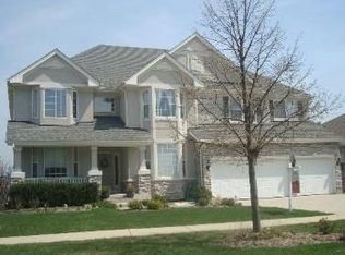 1699 Saint Andrew Dr, Vernon Hills, IL 60061