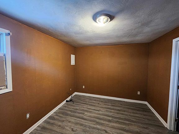 4th image of 832 Comanche Ln