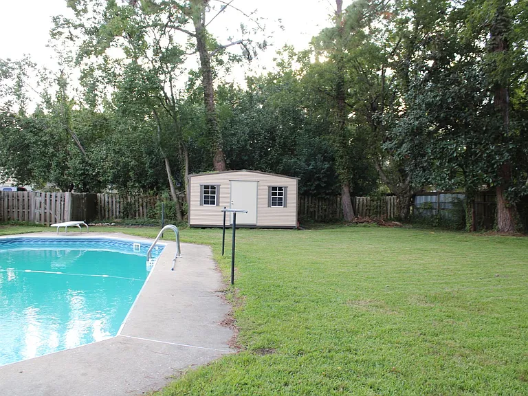 2450 Belcher Dr — Photo 27
