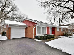 711 S Hi Lusi Ave, Mount Prospect, IL