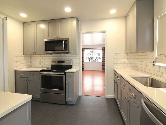 4th image of 1302 Wilson St