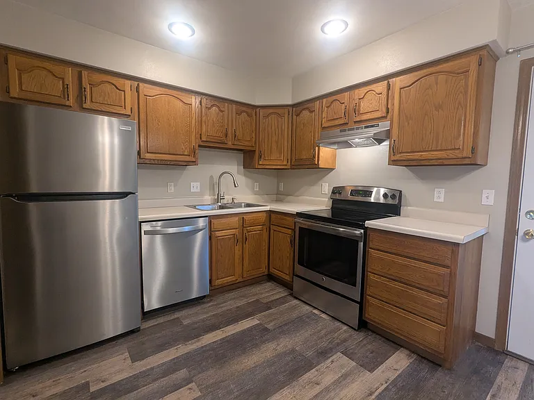 803 Plankway Dr — Photo 7