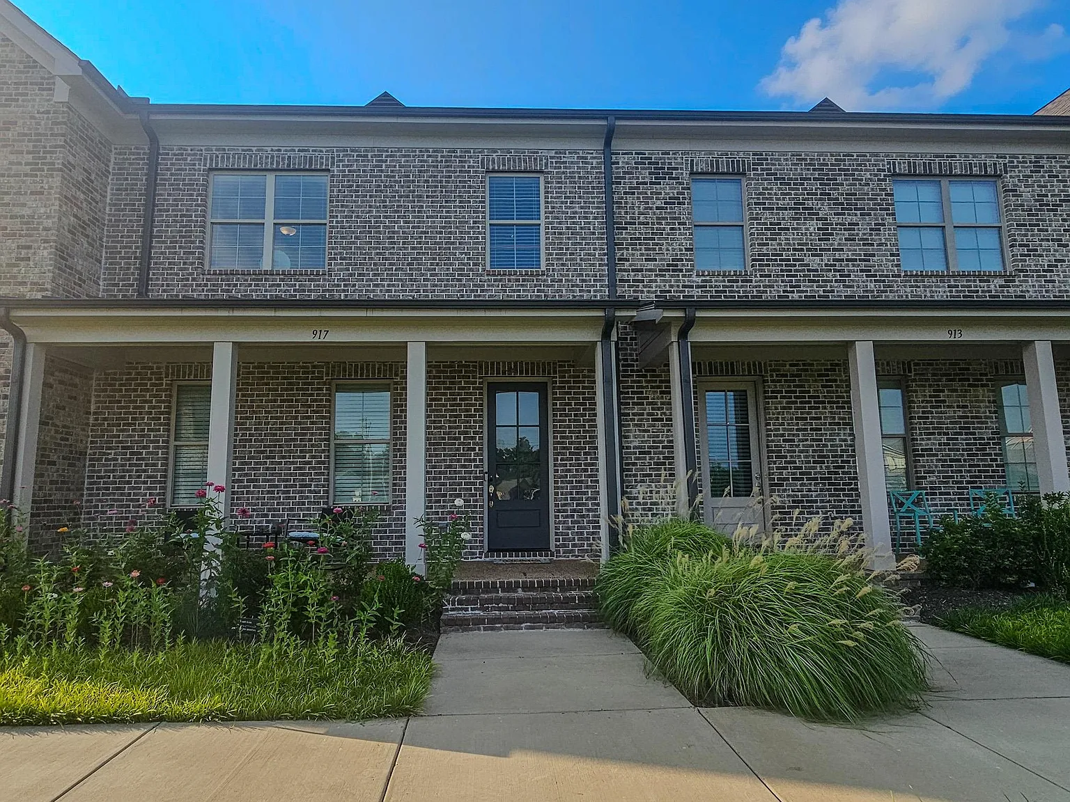 3 bed, 2.5 bath, 2076 sqft, $3,300 — Photo 1