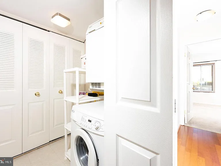 5817 Edson Ln — Photo 13