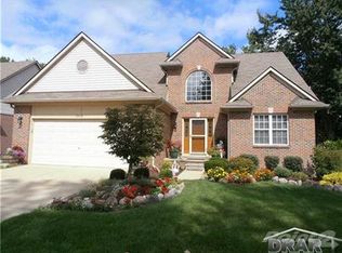 22016 Cherrywood Rd, Woodhaven, MI 48183