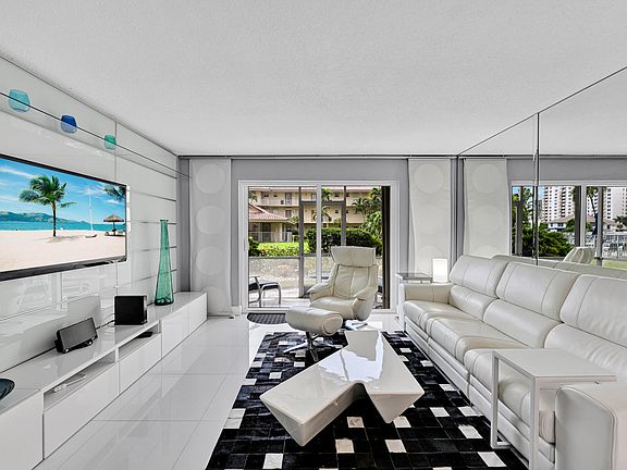 2nd image of 2600 Diana Drive #121