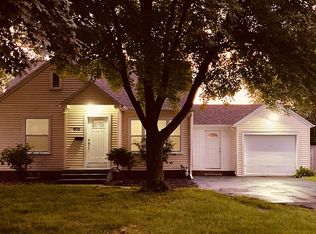 935 25th St SE, Cedar Rapids, IA 52403