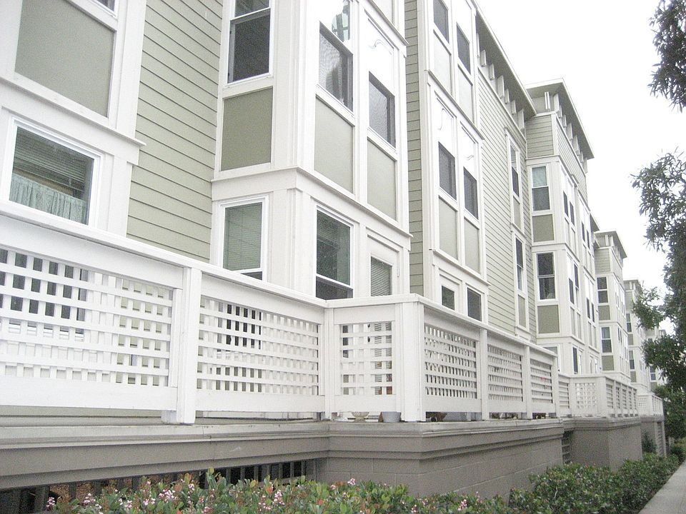 1st image of 2225 23rd St Unit 213