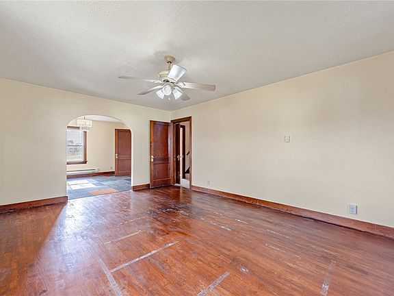 5th image of 711 Sellers Ave