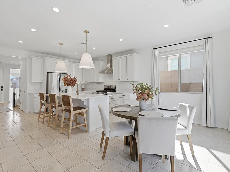 20234 W Turney Ave — Photo 6