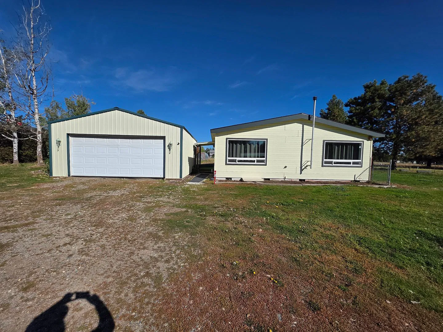 Beautiful Country Home on 5 Acres — Photo 1