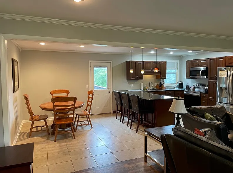 4 bed, 2156 sqft, $2,750 — Photo 2