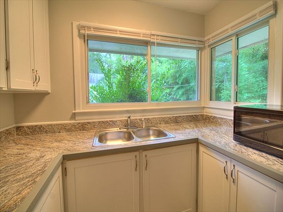5th image of 113 Purefoy Rd APT A
