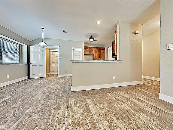 3rd image of 129 Cynthia Ln