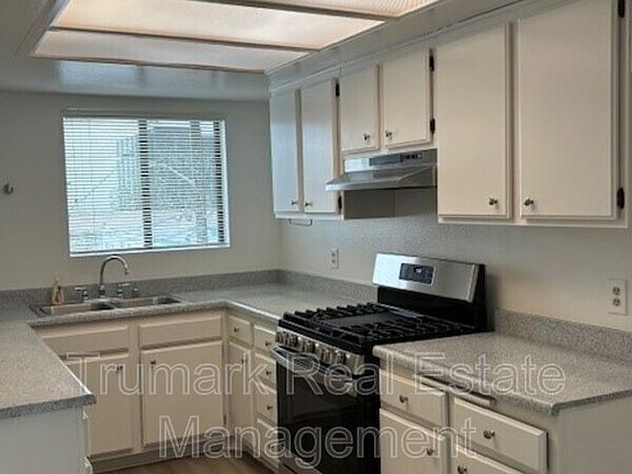 3rd image of 553 E Orange Grove Ave #J