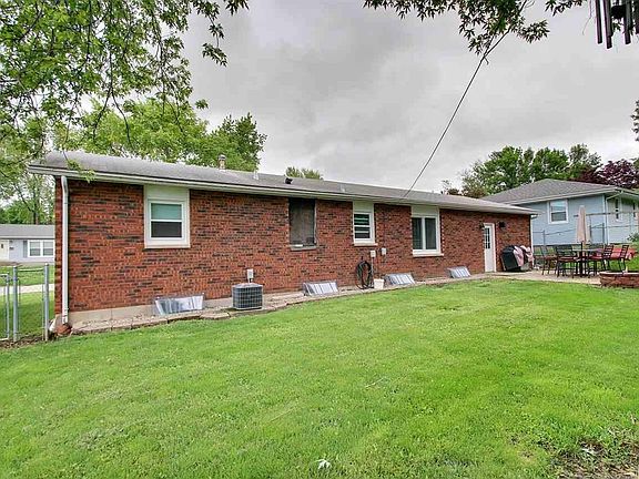 5th image of 3712 Briarwood Dr