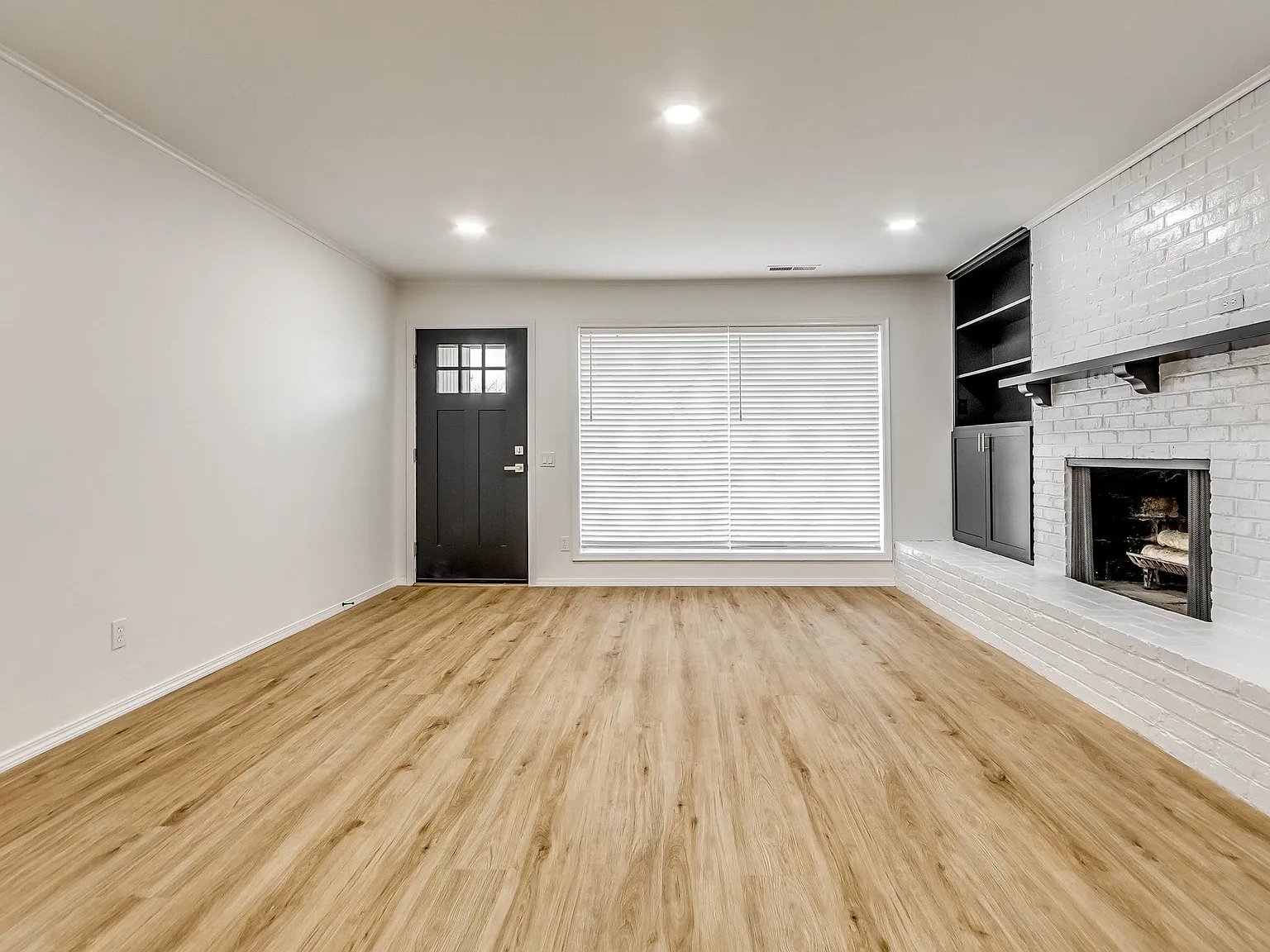 2 bed, 1296 sqft, $1,295 — Photo 4