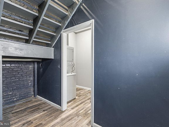 5th image of 1001 S Carey St