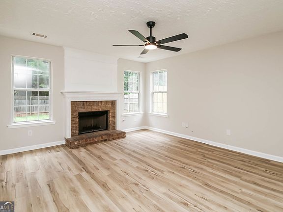 3rd image of 2527 Plymouth Way