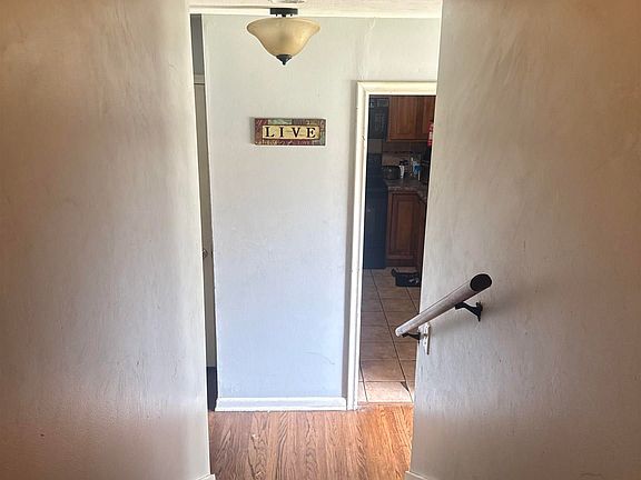 4th image of 4922 Ruggles St