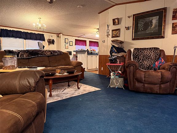 4th image of 383 Randall Ave