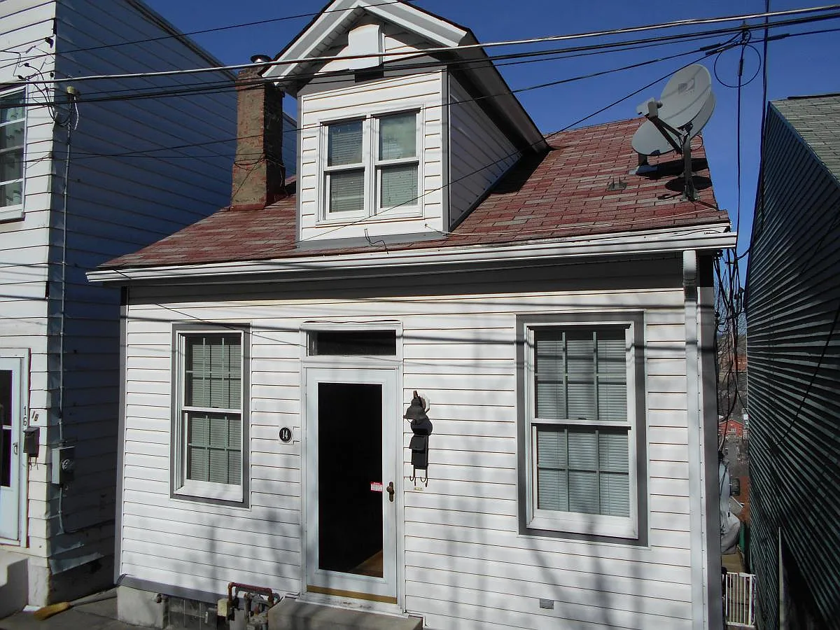 14 Regina St photo 1
