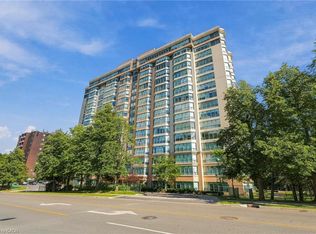 100 Millside Dr #403, Milton, ON L9T5E2