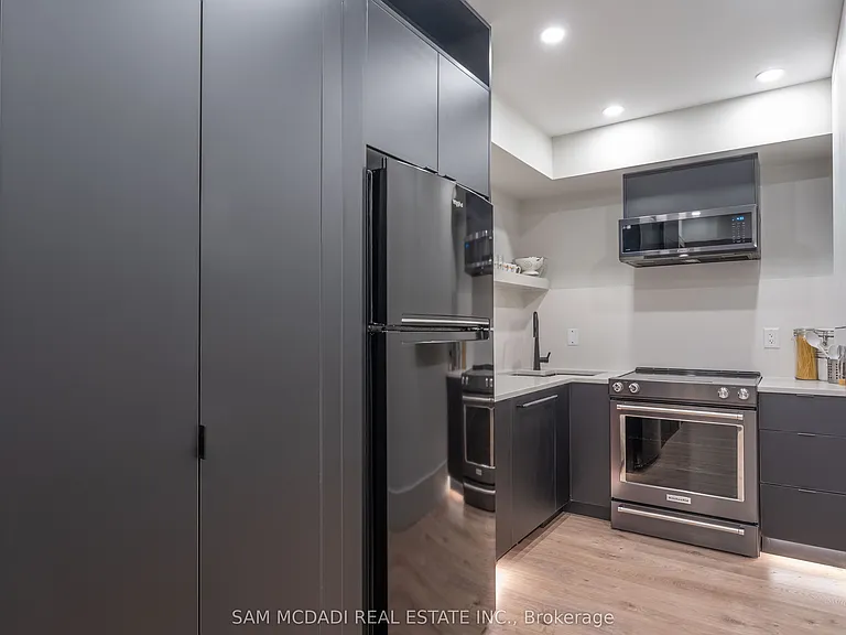 1019 Strathy Ave — Photo 32