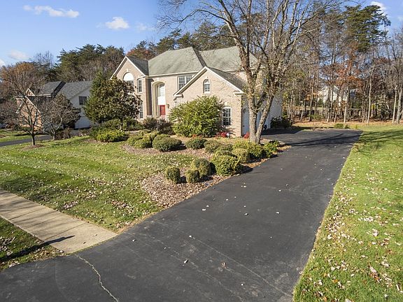 4th image of 6466 Lake Meadow Dr