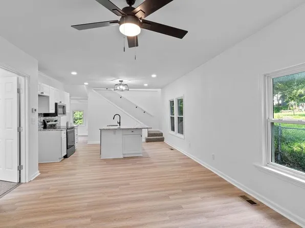 1233 S Pleasant St, Independence, MO 64055