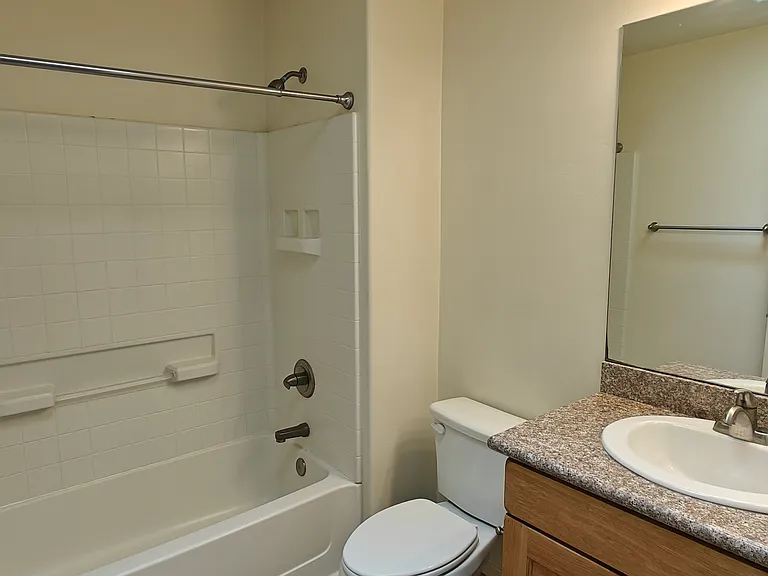 348 E Adams St #2 — Photo 17