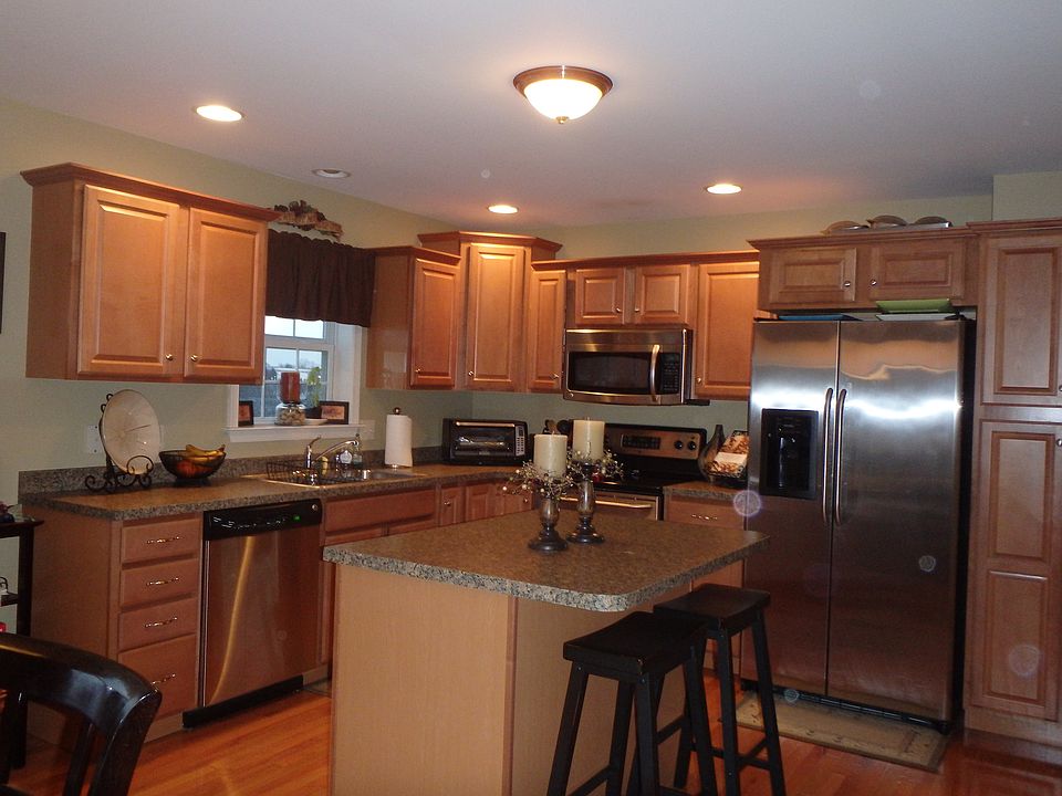 Kitchen (stools included)