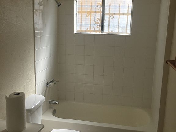 5th image of 10612 S Budlong Ave