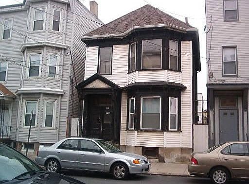 2nd image of 229 Saratoga St