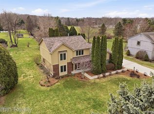 2142 Cumberland Dr, Brighton, MI