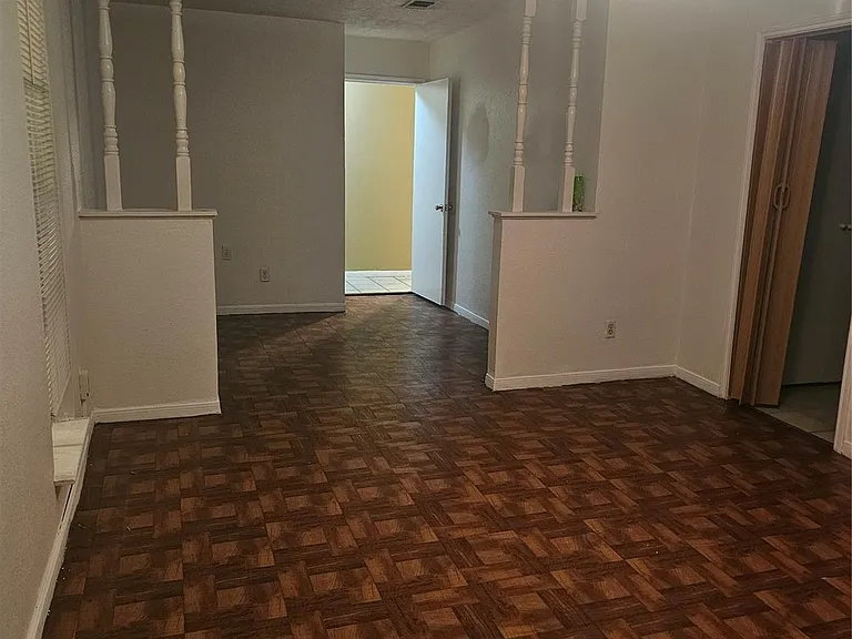 4011 Alshire Dr — Photo 39