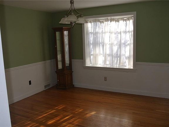 3rd image of 1 Mayfair Dr