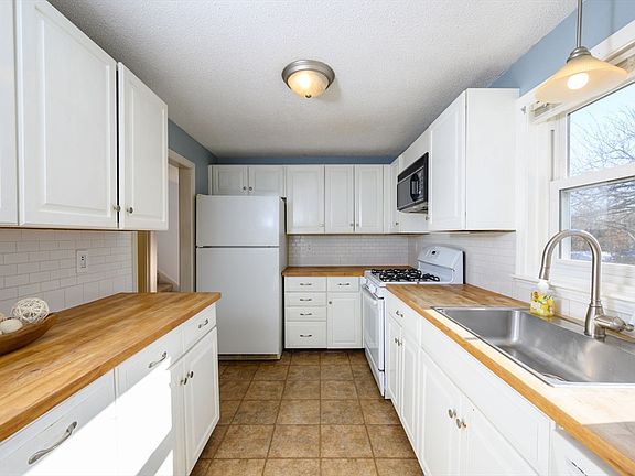 5th image of 5 Harbor Hill Dr #5