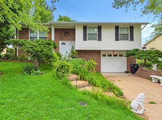 35 Pepper Tree Dr, Fenton, MO 63026