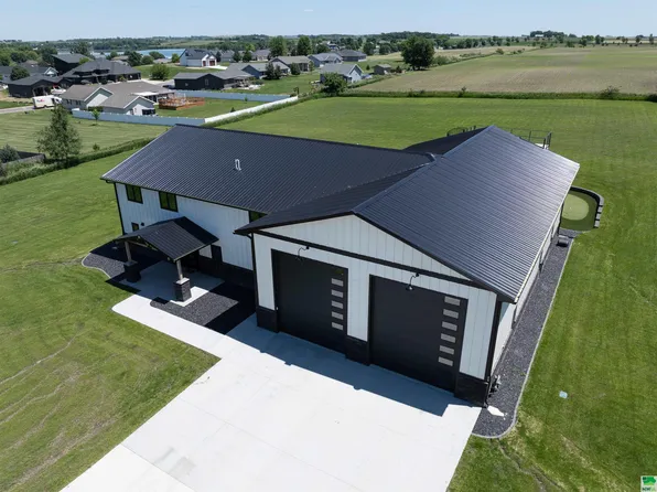 2132 230th Ave, Milford, IA 51351