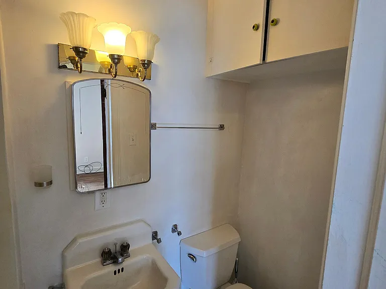 424 E Broadway St #3 — Photo 5