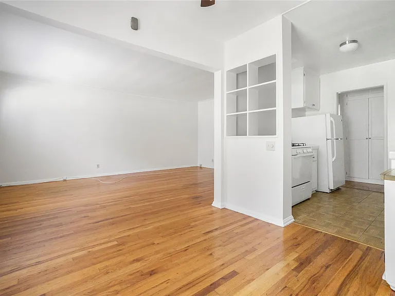 8551-8561 Holloway Dr — Photo 6