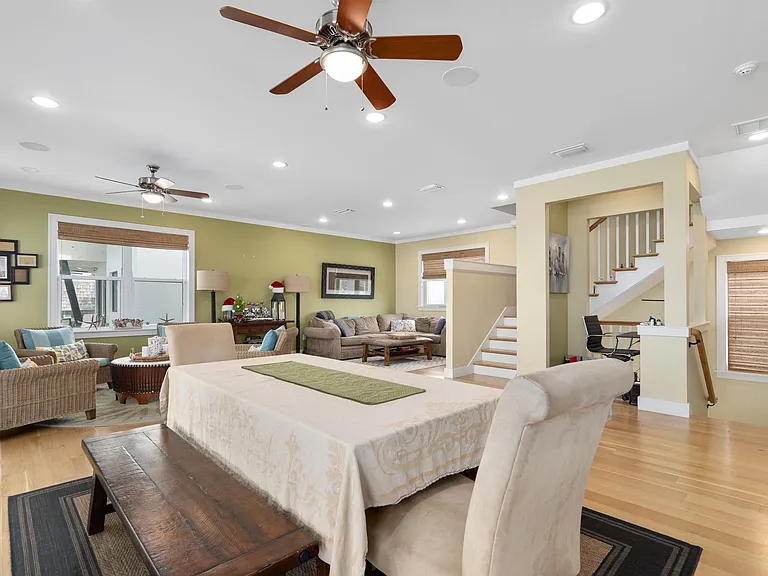 1205 Gulf Way St — Photo 10
