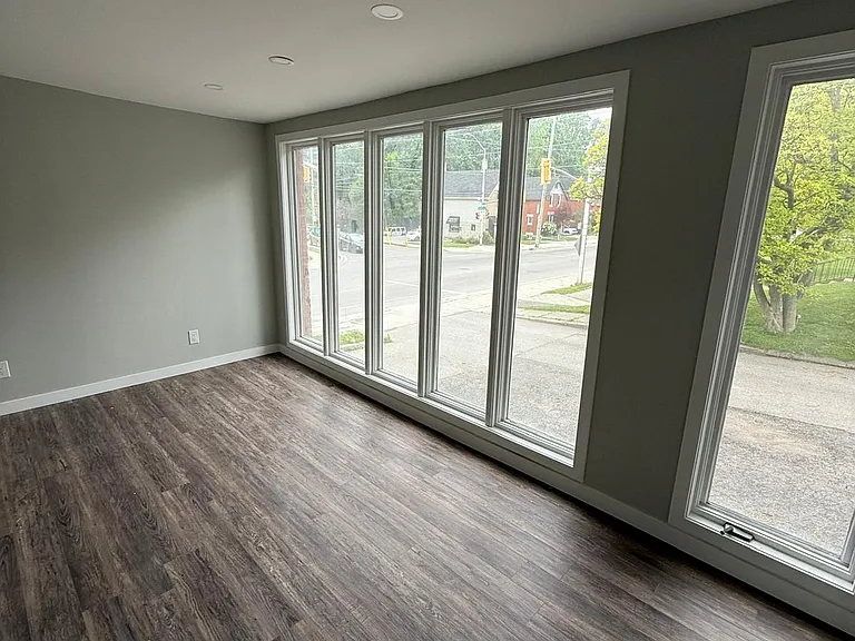 203 Elmwood Ave E — Photo 25
