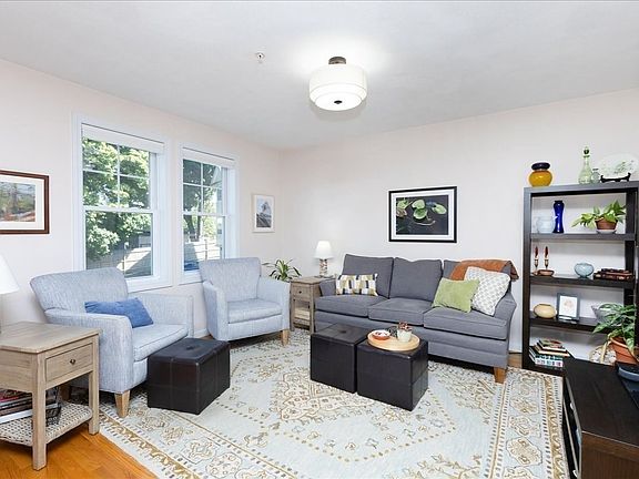 4th image of 14 1/2 Roundy St Unit 4