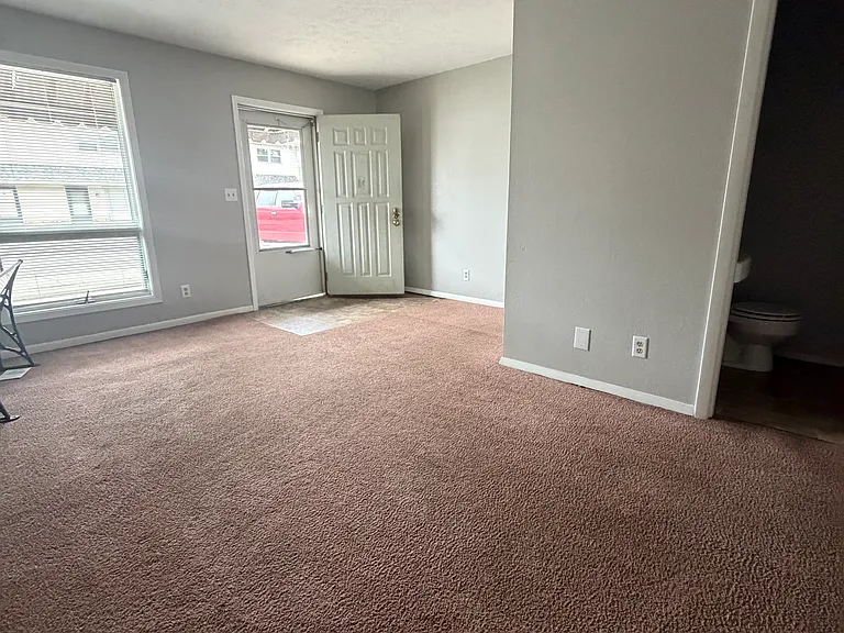 2104 E Empire St #5 — Photo 1