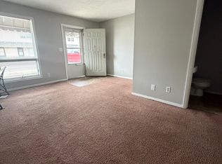 2104 E Empire St APT 5, Bloomington, IL 61704